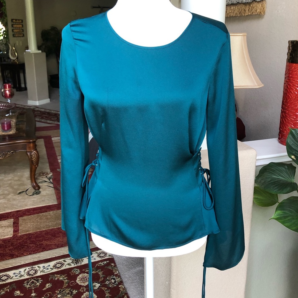 VINCE CAMUTO teal blouse!Perfect for business wear